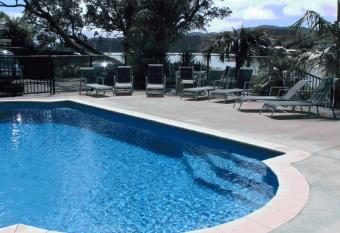 Acacia Lodge Motel allows 18 year olds to book a room