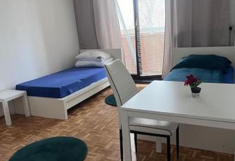 Ruhige Wohnung in Schwechat n  he Flughafen has Balcony rooms