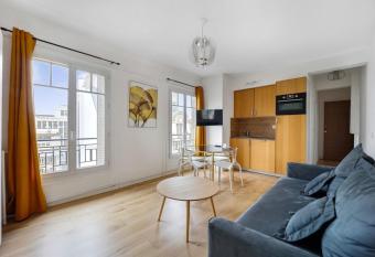 R  sidence Charles Laffitte - Neuilly has Balcony rooms