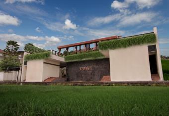 Sedasa Lodge allows 18 year olds to book a room