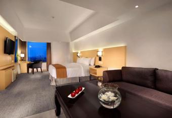 Golden City Hotel And Convention Center - CHSE Certified allows 18 year olds to book a room