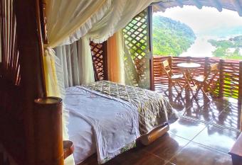 La Bella y El Leon has Balcony rooms