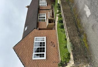 Immaculate 4-Bed Cottage in Knaresborough has Balcony rooms