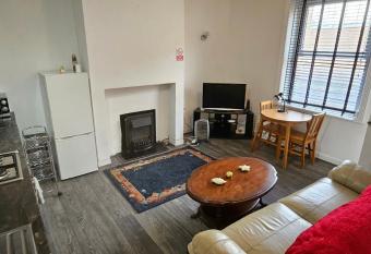 The Luxe - Entire House allows 18 year olds to book a room