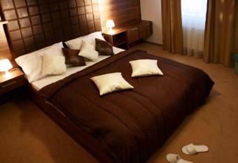 Hotel Barbakan has rooms with a private hot tub