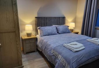 White O Morn Cabin allows 18 year olds to book a room