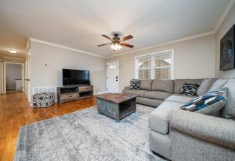 Idas Ideal Homestead cozy 3Bed1Bath perfect for Work-Stay or Family Vacay allows 18 year olds to book a room