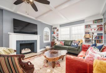 Doras Dutch Cottage Charmer with Swimming Pool allows 18 year olds to book a room