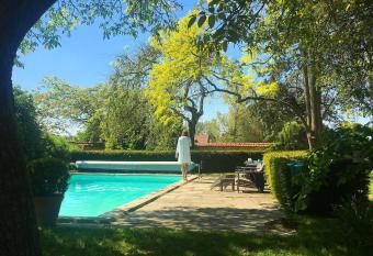 Le Clos de B  n  dicte allows 18 year olds to book a room