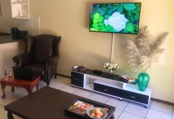 White Rose Cozy Apartment allows 18 year olds to book a room