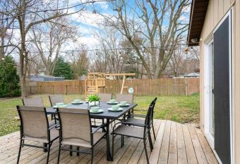 U of ND Oasis Cozy Minimalist 4bd with Outdoor Deck and Playground allows 18 year olds to book a room