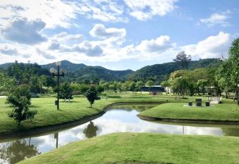 4seas Mountainview has Balcony rooms