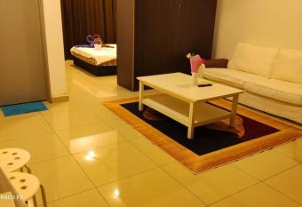 HA708--Netflix-Wifi-Parking- Cyberjaya-Pool, 3064 allows 18 year olds to book a room