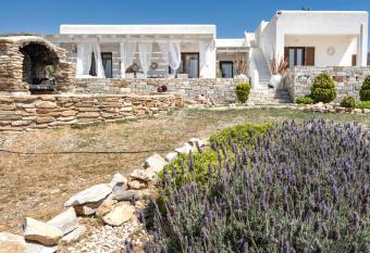 Mentas Country Villa has Balcony rooms