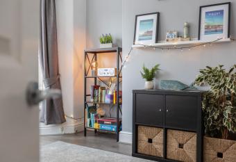 Coastal Escape close to North Bay- Pet Friendly allows 18 year olds to book a room