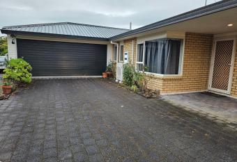 49a Mere Road Taupo has rooms with a private hot tub