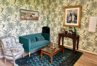 G  te Exotique ch  teau de la Pervench  re allows 18 year olds to book a room