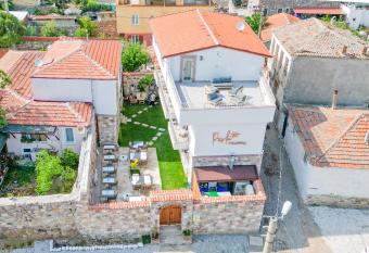 PARLA K      KK  Y has Balcony rooms