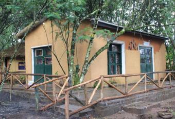 Red Rocks Rwanda - Campsite Guesthouse has Balcony rooms