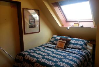 Ray's Bucktown Bed And Breakfast has rooms with a private hot tub