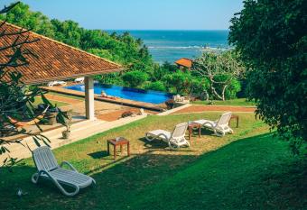 Highland Villa has Smoking/Balcony rooms