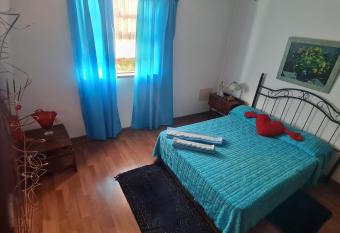 Mgrahamhouse allows 18 year olds to book a room