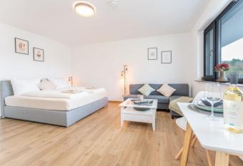 Modernes Apartment mit privatem Stellplatz wenige Minuten von der Innenstadt & Mosel allows 18 year olds to book a room