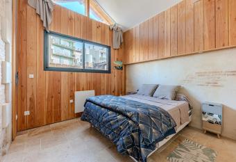 Villa 5   toiles has Balcony rooms