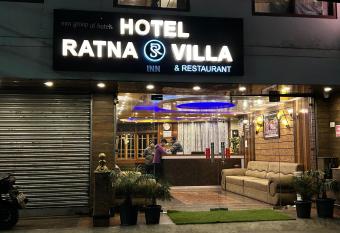 Hotel Ratna Villa Inn allows 18 year olds to book a room