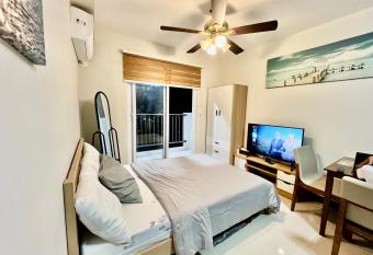 Seaview Condo near airport has Balcony rooms