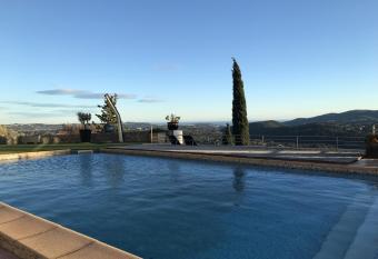 Galiwood allows 18 year olds to book a room