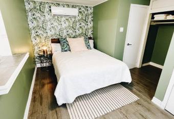 The Hollywood Suite Downtown, BeverlyHills Vibe allows 18 year olds to book a room