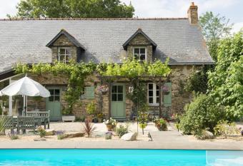 Chambres d Hotes - La Marmoire allows 18 year olds to book a room