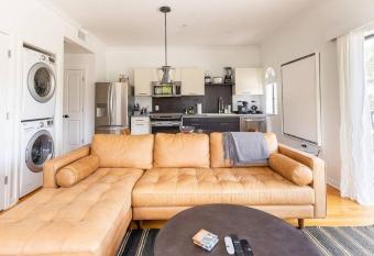 1br/1bath Downtown - Newly Renovated Premier Apt. allows 18 year olds to book a room