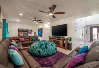 Coachella Play - 6BR Multi-Gen Fun Zone and Retreat with free heated pool has rooms with a private hot tub