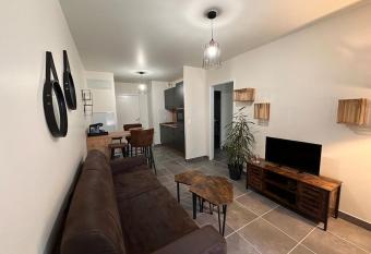 A 600m de la plage - Le Cosy - has Balcony rooms