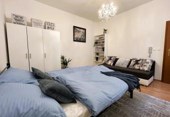 Luxusn   apartm  n v centre mesta has Balcony rooms