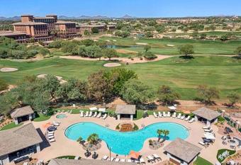 Luxury Stay with Workspace & Private Pool N268 has rooms with a private hot tub