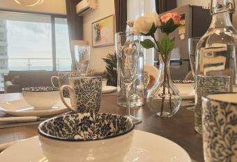 seaview beach 4-13pax/CIQ 5mins/ johor bahru ambersite has Smoking rooms