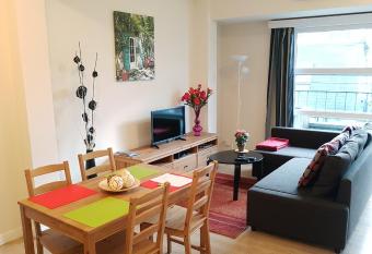 Apartment Chez Esmara et Philippe allows 18 year olds to book a room