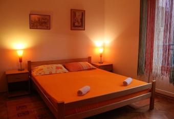 Orange Place Studio has Smoking/Balcony rooms