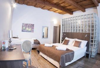 Hotel U T     hru  ek suites & apartments has Balcony rooms