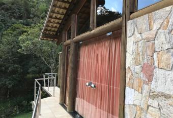 Pousada Rocamadour has rooms with a private hot tub