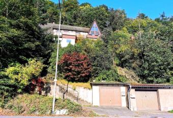 Haush  lfte mit Jakuzzi in Frankenberg has rooms with a private hot tub