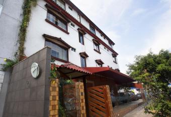 Hotel Tinkus Inn has Smoking rooms