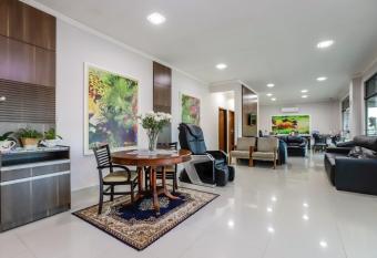 Hotel Trevita Foz allows 18 year olds to book a room