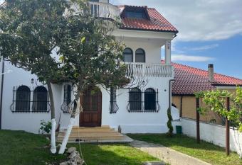 Vila Taga Guesthouse has Balcony rooms