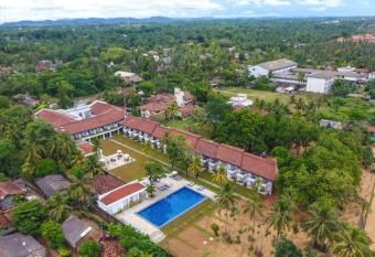 Hibiscus Beach Hotel & Villas has Balcony rooms