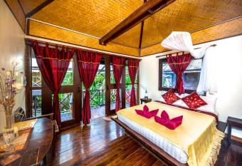 Fruit Tree Lodge has Balcony rooms