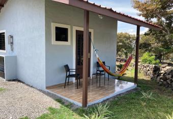 Acogedora caba  a - en Alto Boquete, full equipada allows 18 year olds to book a room